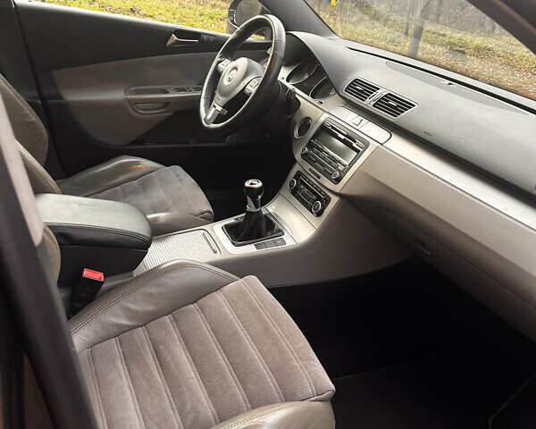 Коричневий Фольксваген Пассат, об'ємом двигуна 1.8 л та пробігом 229 тис. км за 6800 $, фото 39 на Automoto.ua