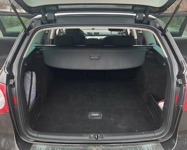 Коричневый Фольксваген Пассат, объемом двигателя 1.8 л и пробегом 229 тыс. км за 7200 $, фото 10 на Automoto.ua