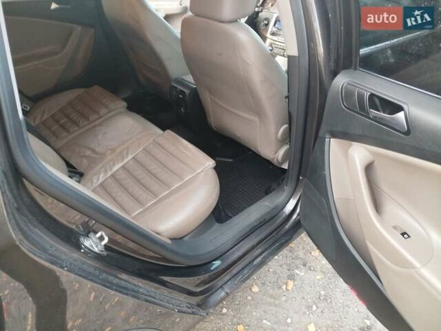 Коричневый Фольксваген Пассат, объемом двигателя 1.39 л и пробегом 273 тыс. км за 4800 $, фото 11 на Automoto.ua