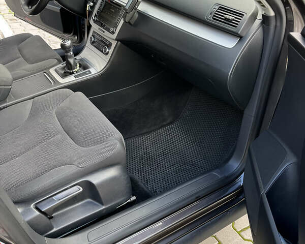 Коричневый Фольксваген Пассат, объемом двигателя 1.97 л и пробегом 302 тыс. км за 8500 $, фото 13 на Automoto.ua