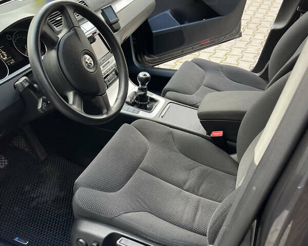 Коричневый Фольксваген Пассат, объемом двигателя 1.97 л и пробегом 302 тыс. км за 8500 $, фото 14 на Automoto.ua