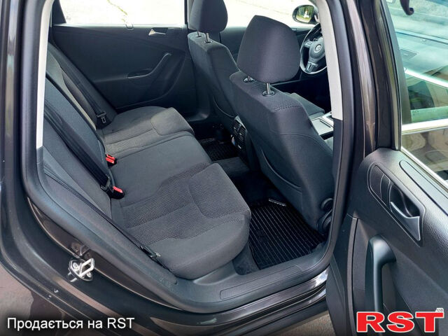 Коричневий Фольксваген Пассат, об'ємом двигуна 1.4 л та пробігом 215 тис. км за 7500 $, фото 11 на Automoto.ua