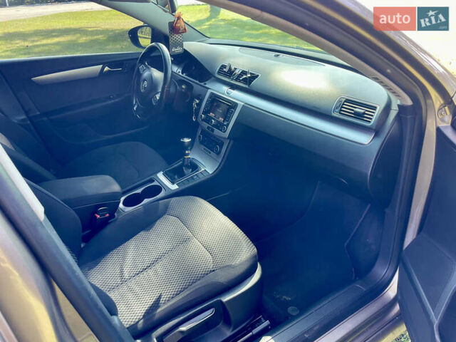 Коричневий Фольксваген Пассат, об'ємом двигуна 1.6 л та пробігом 268 тис. км за 7999 $, фото 27 на Automoto.ua