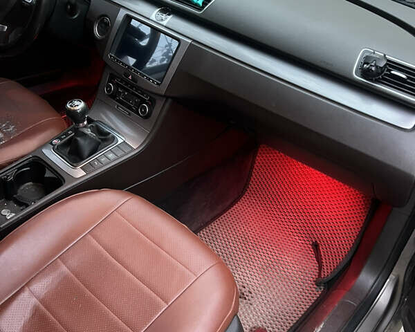 Коричневый Фольксваген Пассат, объемом двигателя 1.97 л и пробегом 297 тыс. км за 10400 $, фото 15 на Automoto.ua