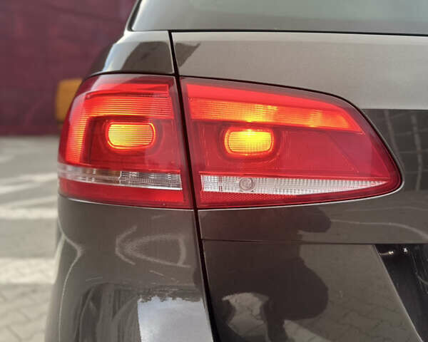 Коричневый Фольксваген Пассат, объемом двигателя 1.97 л и пробегом 298 тыс. км за 9800 $, фото 7 на Automoto.ua