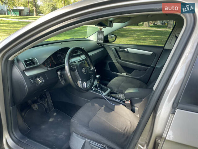 Коричневий Фольксваген Пассат, об'ємом двигуна 1.6 л та пробігом 268 тис. км за 7999 $, фото 15 на Automoto.ua