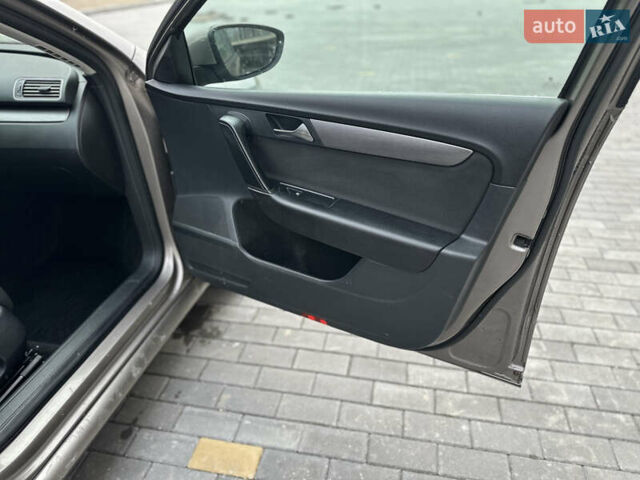 Коричневий Фольксваген Пассат, об'ємом двигуна 1.4 л та пробігом 250 тис. км за 4999 $, фото 30 на Automoto.ua