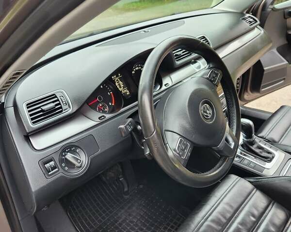 Коричневый Фольксваген Пассат, объемом двигателя 2 л и пробегом 238 тыс. км за 10800 $, фото 83 на Automoto.ua