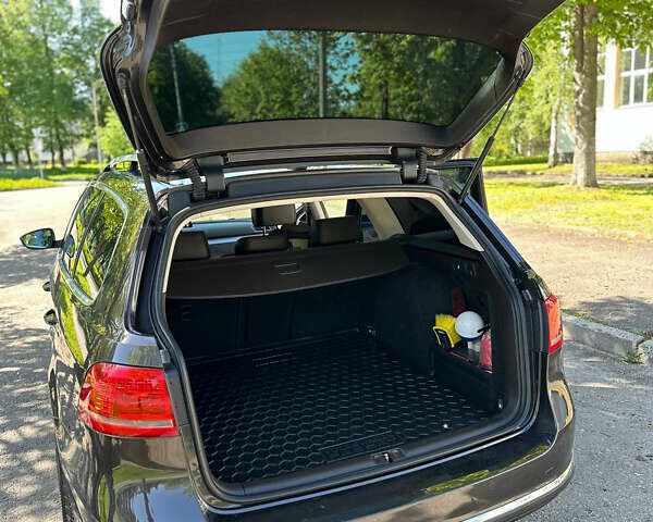 Коричневый Фольксваген Пассат, объемом двигателя 1.97 л и пробегом 337 тыс. км за 12300 $, фото 17 на Automoto.ua