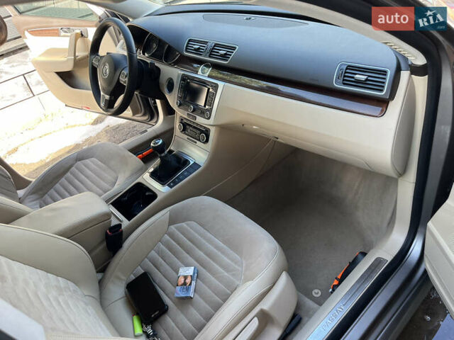 Коричневый Фольксваген Пассат, объемом двигателя 2 л и пробегом 330 тыс. км за 11000 $, фото 4 на Automoto.ua