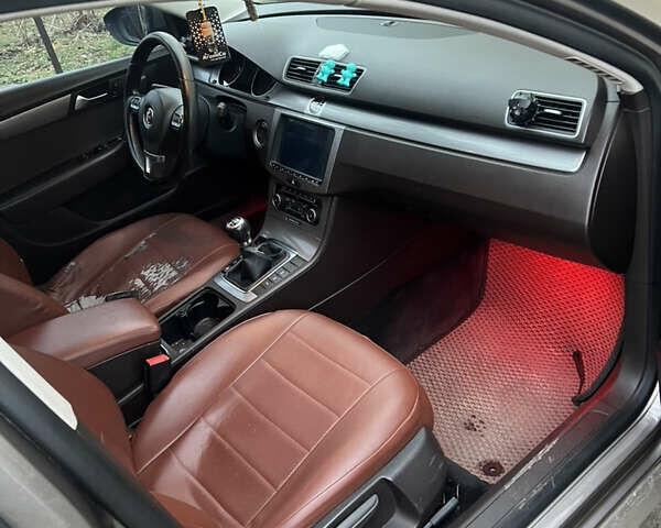 Коричневый Фольксваген Пассат, объемом двигателя 1.97 л и пробегом 297 тыс. км за 10400 $, фото 17 на Automoto.ua