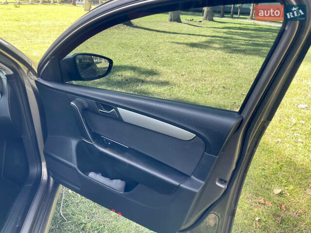 Коричневий Фольксваген Пассат, об'ємом двигуна 1.6 л та пробігом 268 тис. км за 7999 $, фото 25 на Automoto.ua