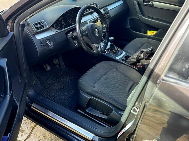 Коричневый Фольксваген Пассат, объемом двигателя 1.6 л и пробегом 265 тыс. км за 9200 $, фото 5 на Automoto.ua