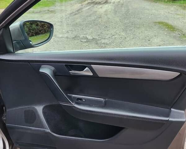 Коричневый Фольксваген Пассат, объемом двигателя 2 л и пробегом 238 тыс. км за 10800 $, фото 59 на Automoto.ua