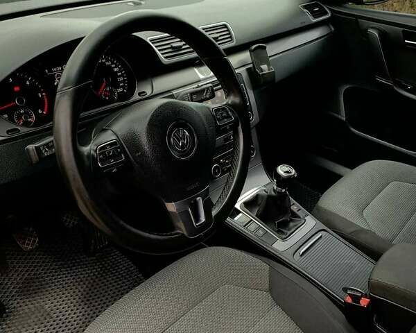 Коричневый Фольксваген Пассат, объемом двигателя 1.6 л и пробегом 259 тыс. км за 9500 $, фото 3 на Automoto.ua