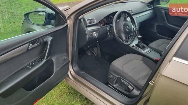 Коричневый Фольксваген Пассат, объемом двигателя 1.8 л и пробегом 214 тыс. км за 9000 $, фото 9 на Automoto.ua