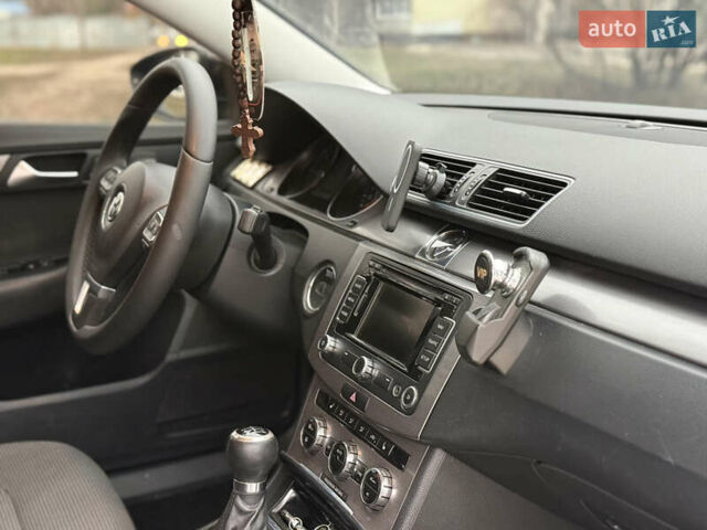 Коричневый Фольксваген Пассат, объемом двигателя 1.97 л и пробегом 260 тыс. км за 10800 $, фото 17 на Automoto.ua