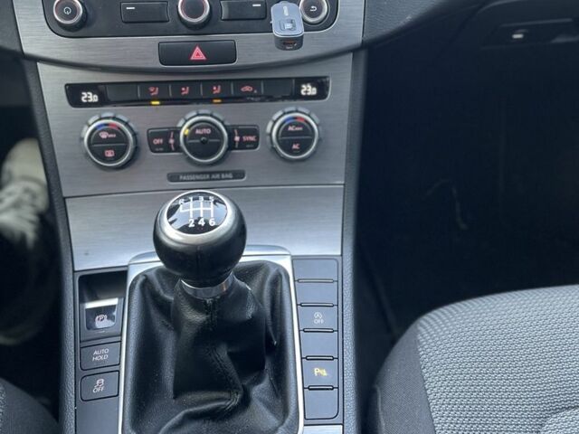 Коричневий Фольксваген Пассат, об'ємом двигуна 1.6 л та пробігом 284 тис. км за 8950 $, фото 10 на Automoto.ua