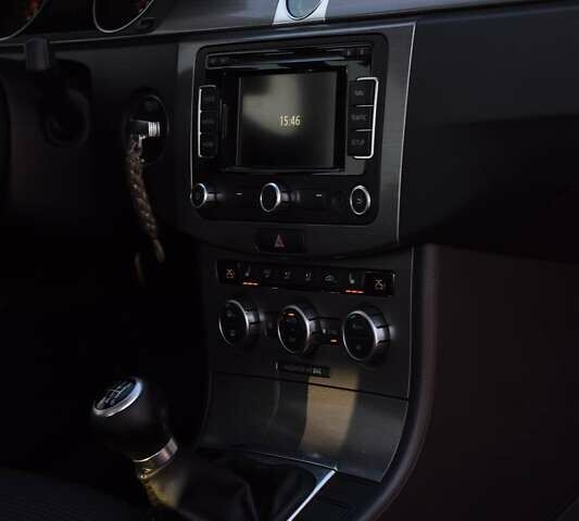 Коричневый Фольксваген Пассат, объемом двигателя 1.6 л и пробегом 210 тыс. км за 8550 $, фото 12 на Automoto.ua