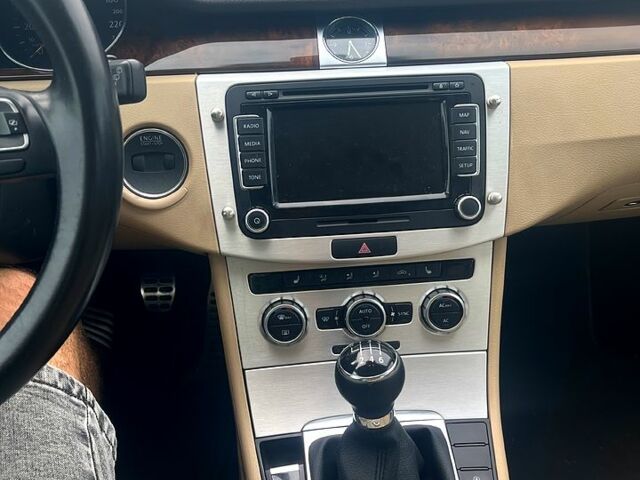 Коричневый Фольксваген Пассат, объемом двигателя 1.6 л и пробегом 320 тыс. км за 10600 $, фото 1 на Automoto.ua