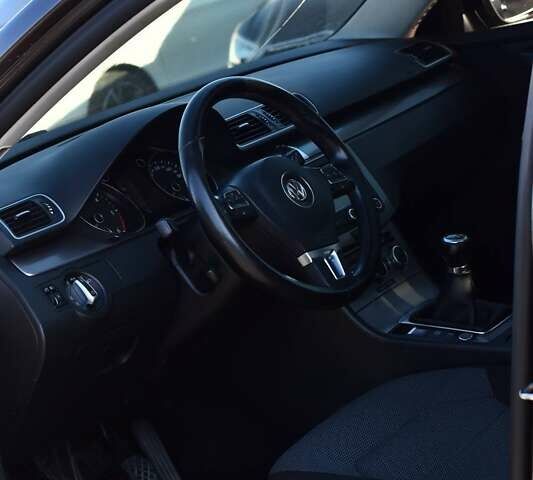 Коричневый Фольксваген Пассат, объемом двигателя 1.6 л и пробегом 210 тыс. км за 8550 $, фото 7 на Automoto.ua