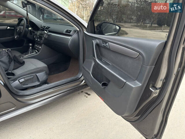 Коричневый Фольксваген Пассат, объемом двигателя 1.97 л и пробегом 260 тыс. км за 10800 $, фото 15 на Automoto.ua