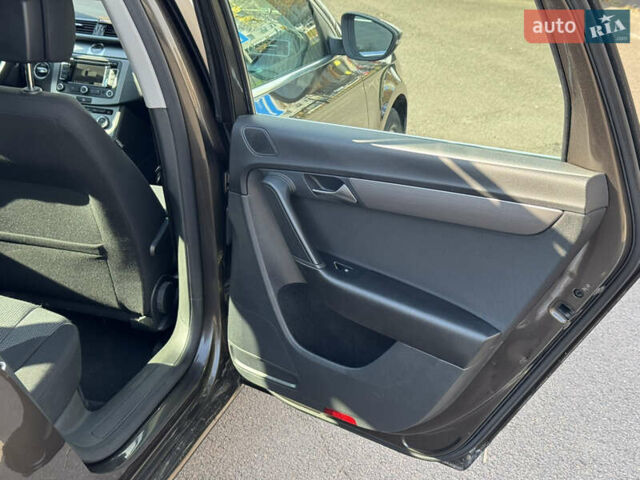 Коричневый Фольксваген Пассат, объемом двигателя 1.97 л и пробегом 238 тыс. км за 12800 $, фото 29 на Automoto.ua