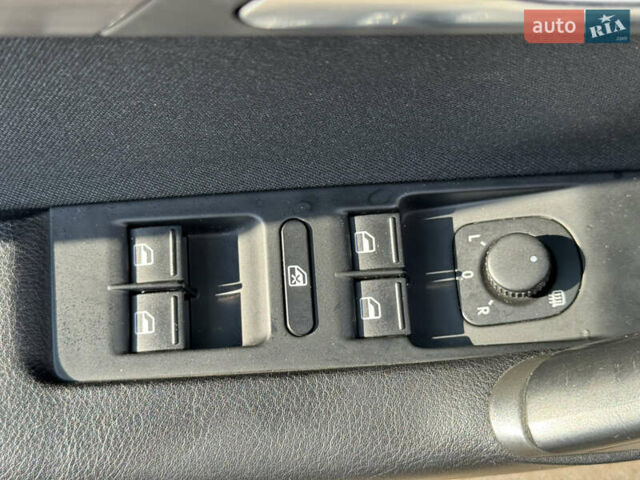 Коричневый Фольксваген Пассат, объемом двигателя 1.97 л и пробегом 238 тыс. км за 12800 $, фото 15 на Automoto.ua