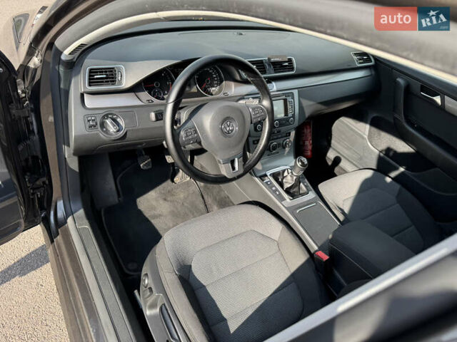 Коричневый Фольксваген Пассат, объемом двигателя 1.97 л и пробегом 238 тыс. км за 12800 $, фото 13 на Automoto.ua