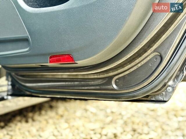 Коричневий Фольксваген Пассат, об'ємом двигуна 2 л та пробігом 267 тис. км за 10999 $, фото 81 на Automoto.ua