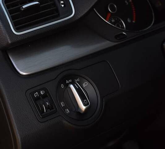 Коричневый Фольксваген Пассат, объемом двигателя 1.6 л и пробегом 210 тыс. км за 8550 $, фото 11 на Automoto.ua