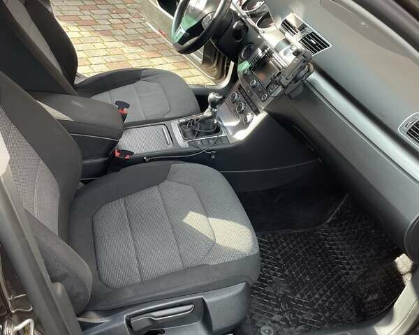 Коричневый Фольксваген Пассат, объемом двигателя 1.6 л и пробегом 325 тыс. км за 9800 $, фото 3 на Automoto.ua