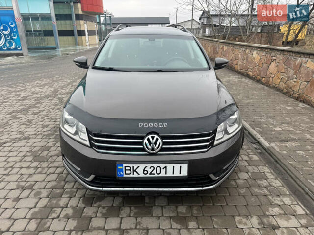 Коричневый Фольксваген Пассат, объемом двигателя 2 л и пробегом 325 тыс. км за 10500 $, фото 4 на Automoto.ua