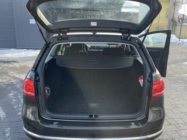 Коричневий Фольксваген Пассат, об'ємом двигуна 1.6 л та пробігом 284 тис. км за 8950 $, фото 5 на Automoto.ua