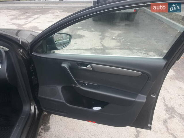 Коричневий Фольксваген Пассат, об'ємом двигуна 1.6 л та пробігом 330 тис. км за 8800 $, фото 7 на Automoto.ua