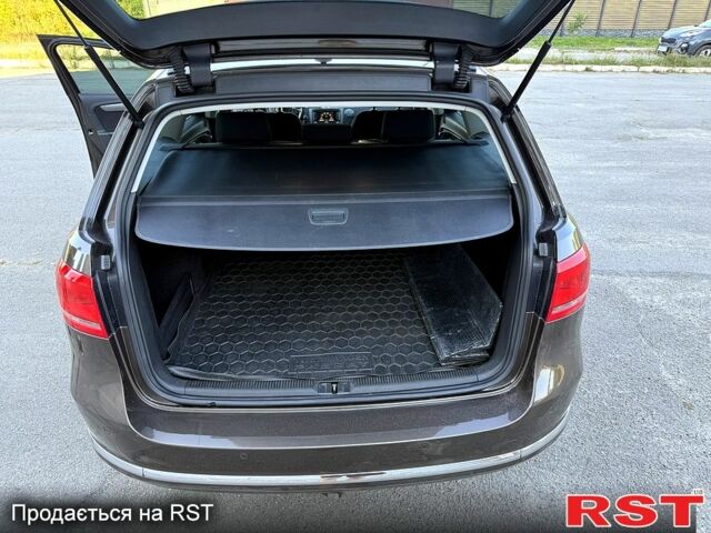 Коричневий Фольксваген Пассат, об'ємом двигуна 1.6 л та пробігом 250 тис. км за 8500 $, фото 8 на Automoto.ua