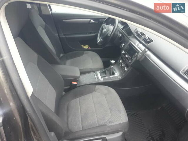 Коричневий Фольксваген Пассат, об'ємом двигуна 1.6 л та пробігом 330 тис. км за 8800 $, фото 5 на Automoto.ua