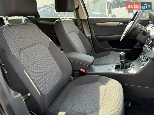 Коричневый Фольксваген Пассат, объемом двигателя 1.97 л и пробегом 238 тыс. км за 12800 $, фото 30 на Automoto.ua