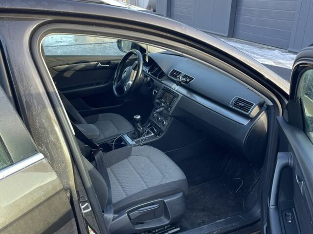 Коричневий Фольксваген Пассат, об'ємом двигуна 1.6 л та пробігом 284 тис. км за 8950 $, фото 4 на Automoto.ua