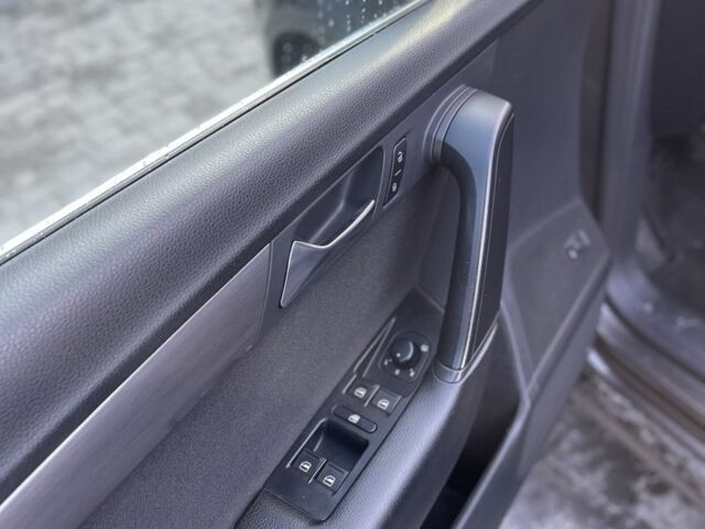 Коричневий Фольксваген Пассат, об'ємом двигуна 1.6 л та пробігом 284 тис. км за 8950 $, фото 8 на Automoto.ua