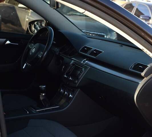 Коричневый Фольксваген Пассат, объемом двигателя 1.6 л и пробегом 210 тыс. км за 8550 $, фото 10 на Automoto.ua