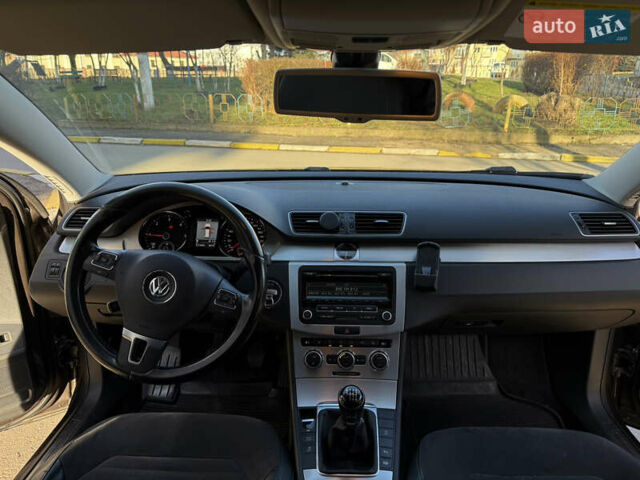 Коричневый Фольксваген Пассат, объемом двигателя 1.97 л и пробегом 231 тыс. км за 12000 $, фото 4 на Automoto.ua