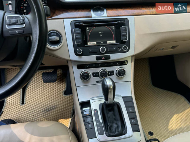 Коричневый Фольксваген Пассат, объемом двигателя 2 л и пробегом 244 тыс. км за 11800 $, фото 19 на Automoto.ua