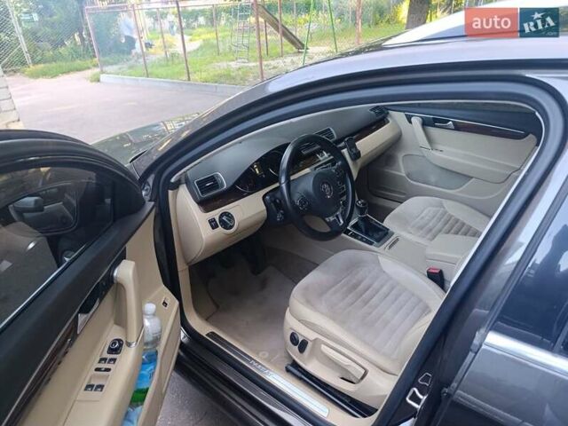 Коричневый Фольксваген Пассат, объемом двигателя 2 л и пробегом 290 тыс. км за 12000 $, фото 1 на Automoto.ua