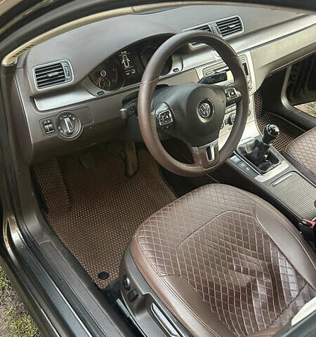 Коричневый Фольксваген Пассат, объемом двигателя 1.6 л и пробегом 285 тыс. км за 8200 $, фото 10 на Automoto.ua