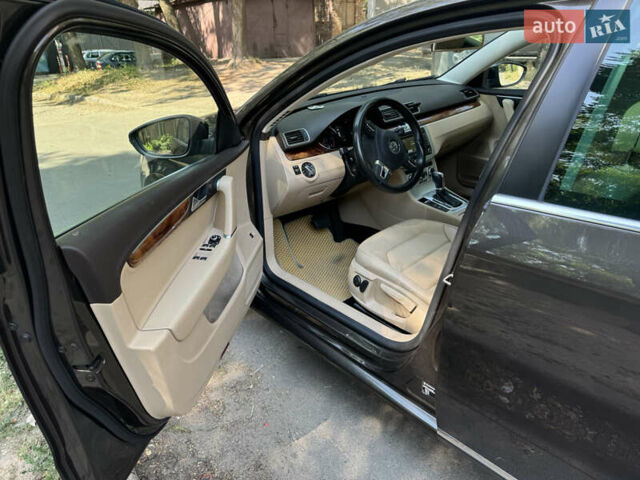 Коричневый Фольксваген Пассат, объемом двигателя 2 л и пробегом 244 тыс. км за 11800 $, фото 13 на Automoto.ua