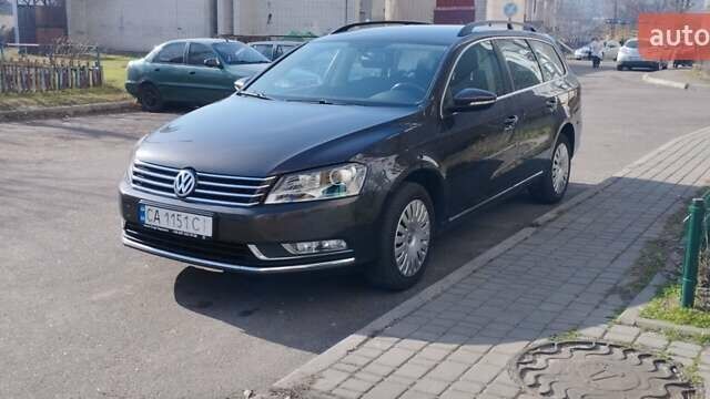Коричневый Фольксваген Пассат, объемом двигателя 2 л и пробегом 300 тыс. км за 11500 $, фото 1 на Automoto.ua
