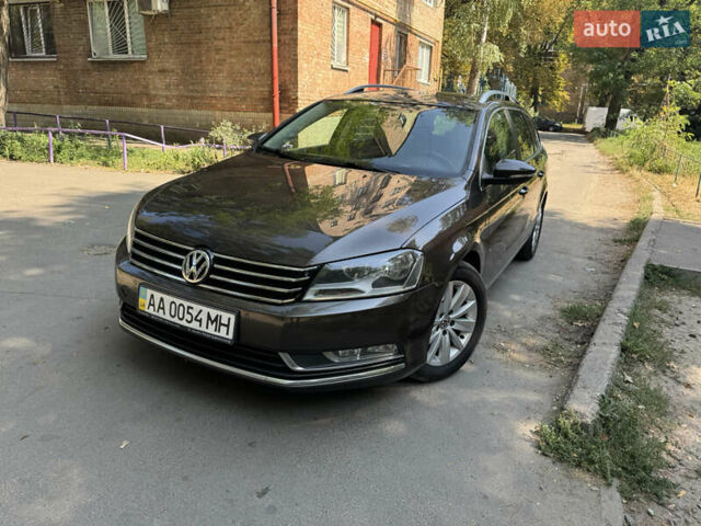 Коричневый Фольксваген Пассат, объемом двигателя 2 л и пробегом 244 тыс. км за 11800 $, фото 2 на Automoto.ua