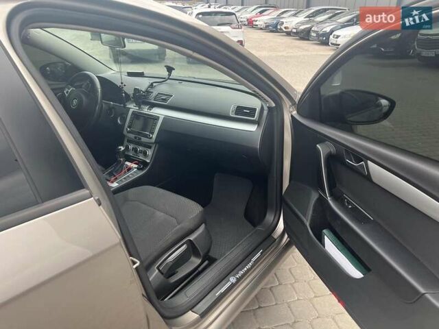 Коричневий Фольксваген Пассат, об'ємом двигуна 1.6 л та пробігом 261 тис. км за 8590 $, фото 14 на Automoto.ua