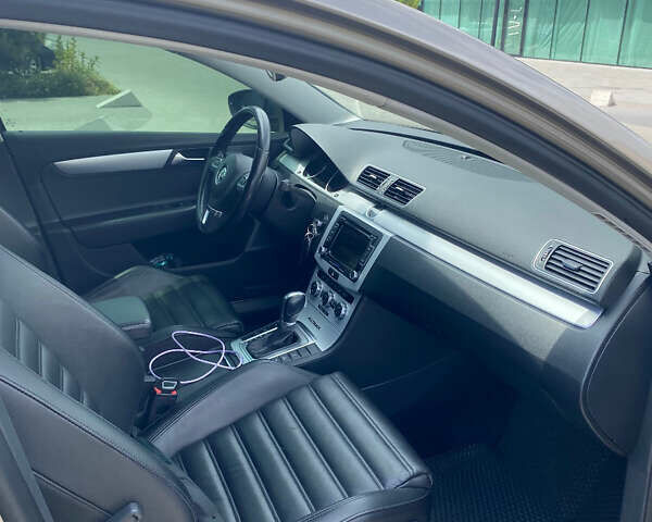 Коричневий Фольксваген Пассат, об'ємом двигуна 1.97 л та пробігом 234 тис. км за 14200 $, фото 13 на Automoto.ua